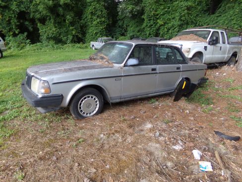 Used 1992 Volvo 240 GL Sedan RWD image 5