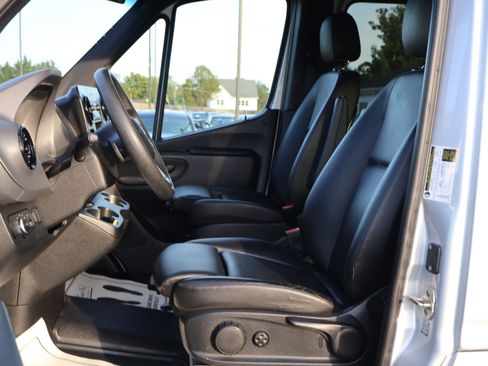Used 2019 Mercedes-Benz Sprinter 2500 image 10