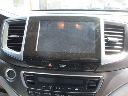 Used 2018 Honda Pilot AWD EX-L w/ Navigation & RES image 4