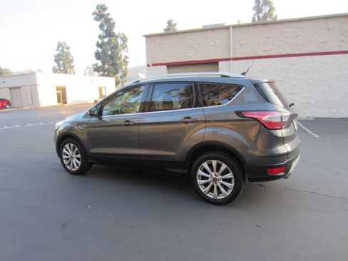Used 2018 Ford Escape Titanium image 5