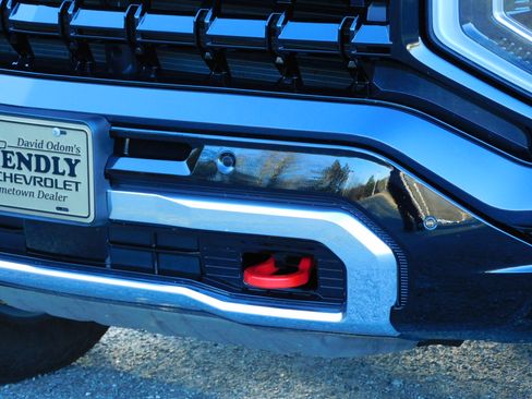 Used 2025 Chevrolet Suburban Z71 image 10