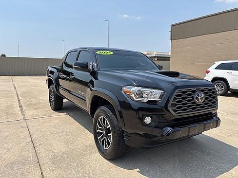 Used 2021 Toyota Tacoma TRD Sport image 3
