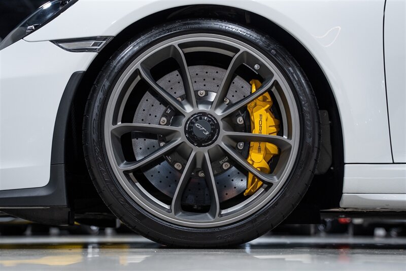 Used 2018 Porsche 911 GT3 RWD image 12