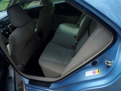 Used 2014 Toyota Camry L Sedan 4D FWD image 10
