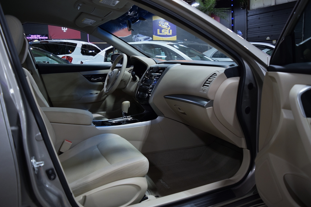 Used 2014 Nissan Altima 2.5 S Sedan FWD image 20