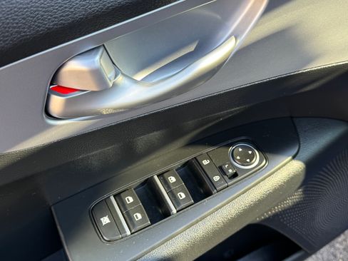 Used 2024 Kia Forte LXS image 14