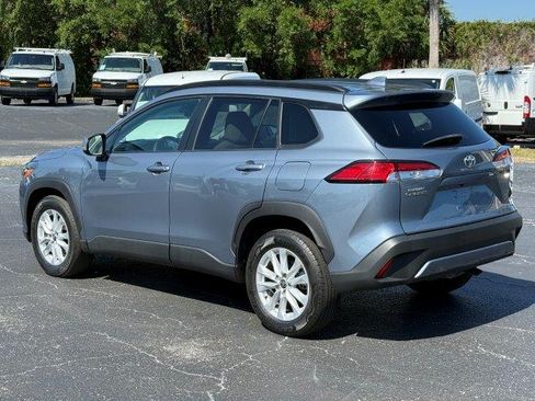 Used 2022 Toyota Corolla Cross LE FWD image 3