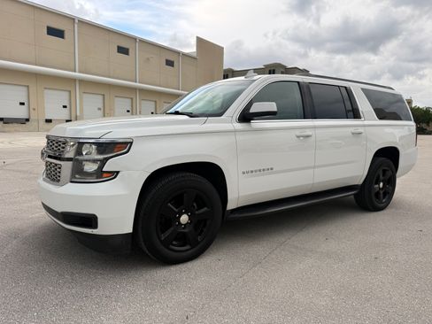Used 2015 Chevrolet Suburban LS RWD image 24
