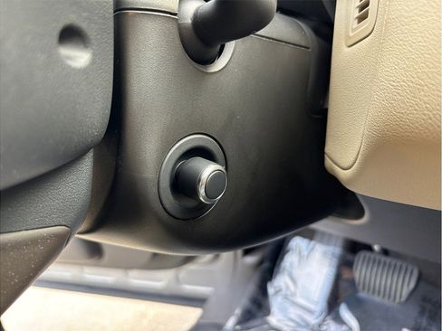 Used 2020 Land Rover Range Rover Sport SE image 23