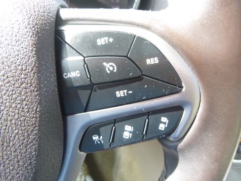 Used 2018 Jeep Grand Cherokee 4WD Overland image 23