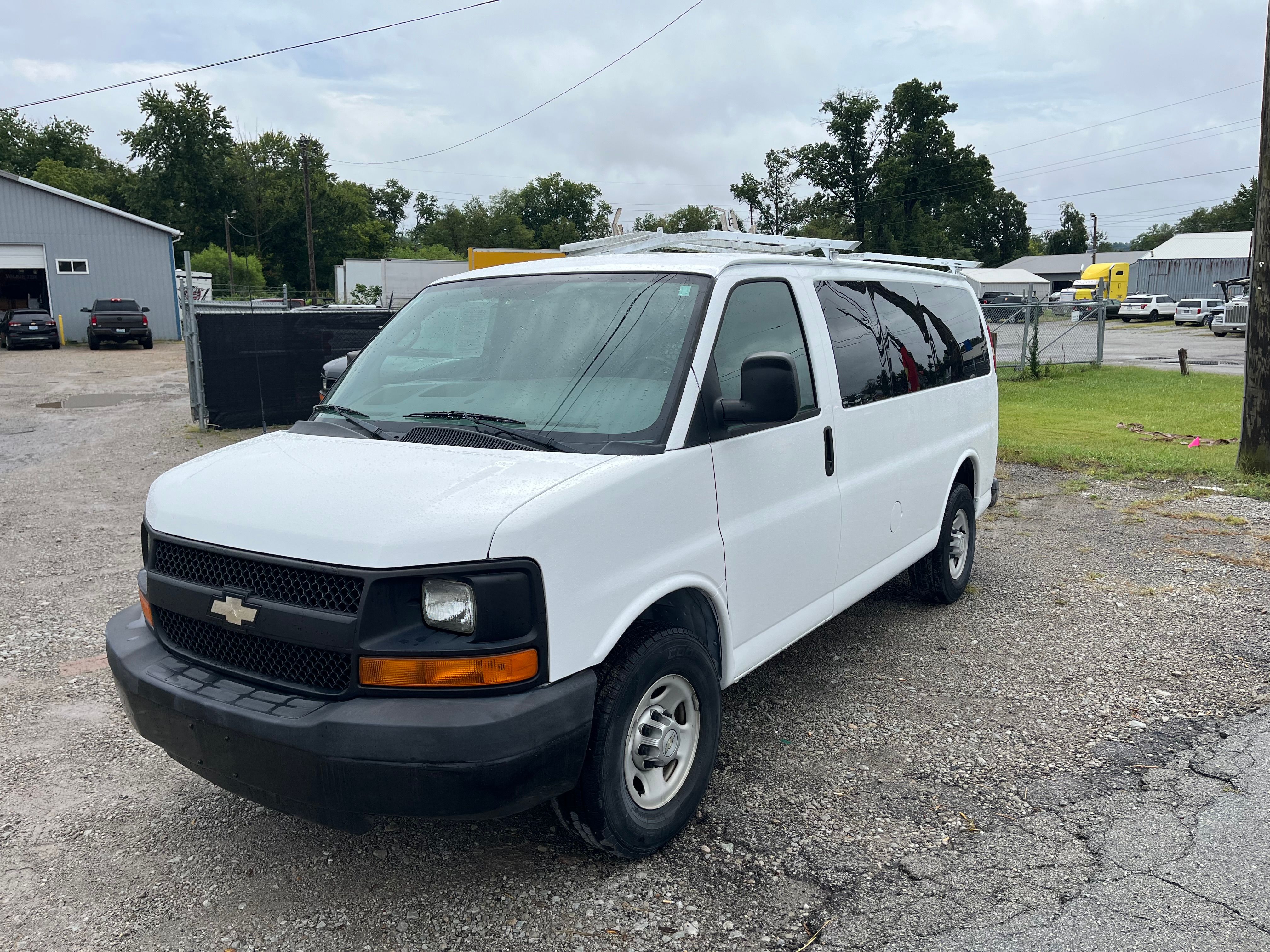 Used 2010 Chevrolet Express 2500 RWD image 25