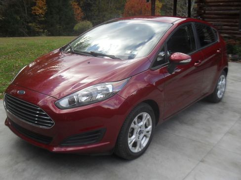 Used 2014 Ford Fiesta SE image 1