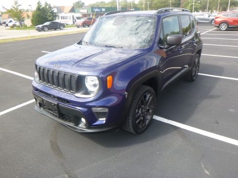 Used 2021 Jeep Renegade Latitude image 3
