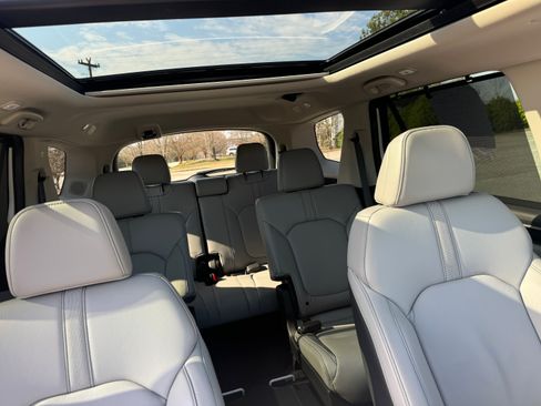 Used 2025 Honda Pilot Touring image 19