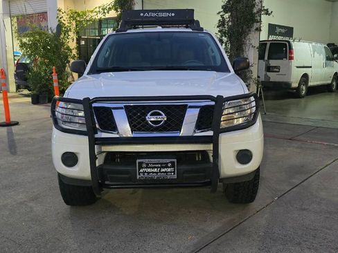 Used 2016 Nissan Frontier 4X4 Crew Cab SV w/ Sport Pkg image 18
