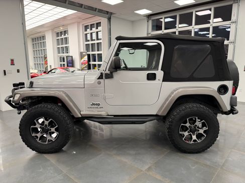 Used 2004 Jeep Wrangler X image 9