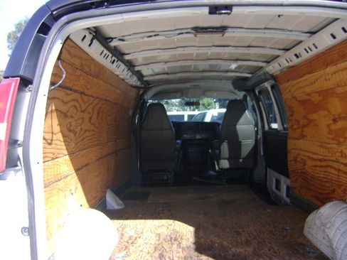 Used 2005 Chevrolet Express 3500 image 17