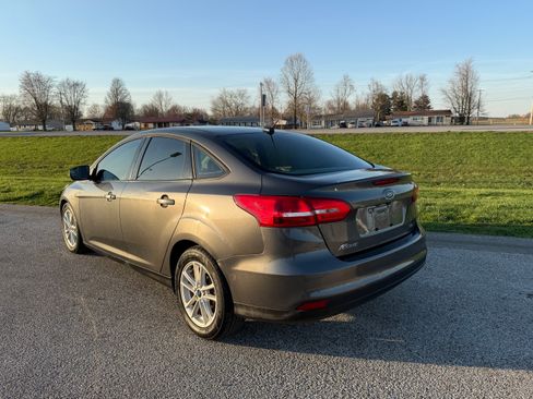 Used 2017 Ford Focus SE image 6