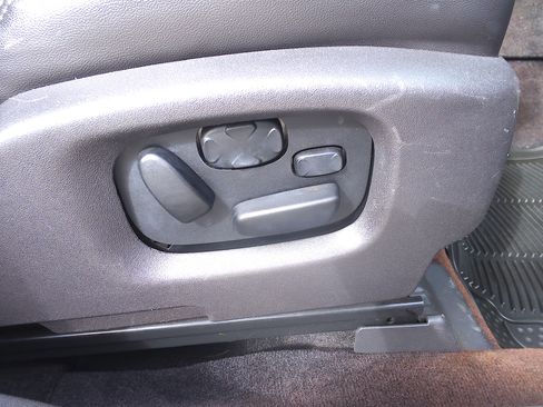 Used 2013 Lincoln MKS image 35