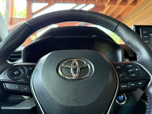 Used 2022 Toyota RAV4 AWD XLE Premium image 15