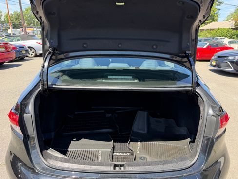 Used 2020 Toyota Corolla LE Sedan FWD image 21