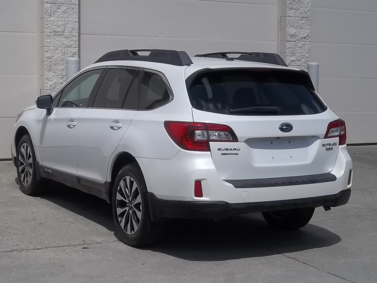 Used 2015 Subaru Outback 3.6R Limited AWD/4WD image 6