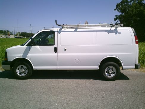 Used 2017 Chevrolet Express 2500 LS RWD image 4