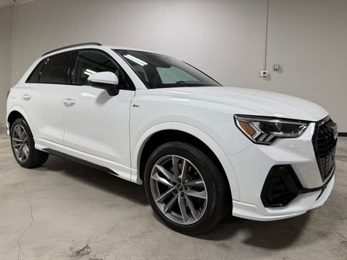 Used 2024 Audi Q3 2.0T Premium AWD/4WD image 2