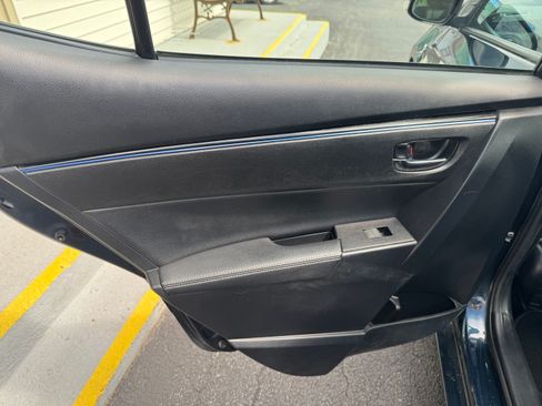 Used 2017 Toyota Corolla SE FWD image 11