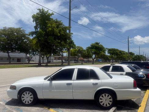Used 2010 Ford Crown Victoria Police Interceptor RWD image 5