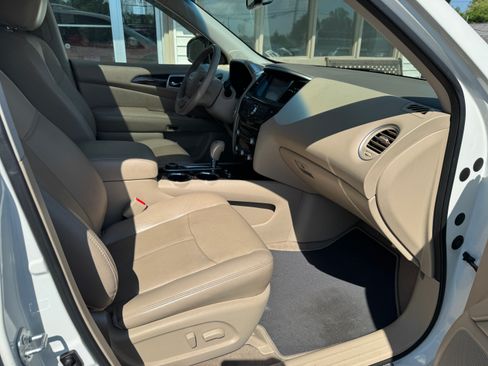 Used 2015 Nissan Pathfinder AWD/4WD image 18