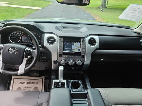 Used 2017 Toyota Tundra 4x4 CrewMax SR5 image 13