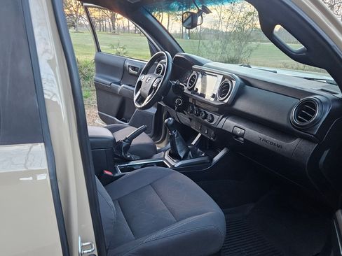 Used 2017 Toyota Tacoma image 16