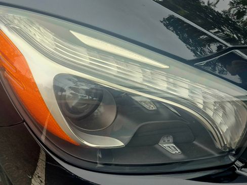 Used 2013 Mercedes-Benz SL 550 image 32