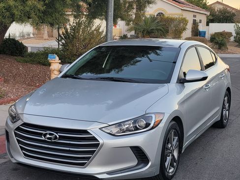 Used 2018 Hyundai Elantra SEL image 2
