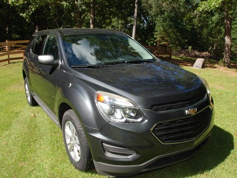 Used 2017 Chevrolet Equinox LS image 6