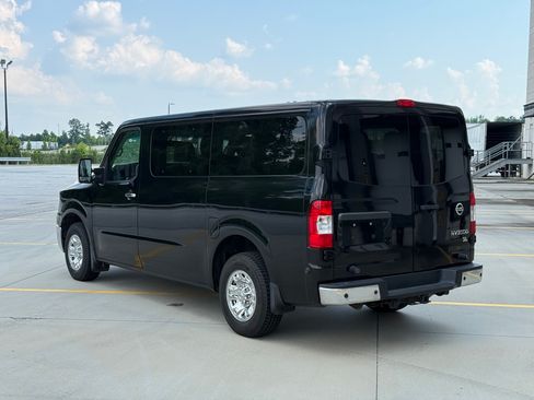 Used 2020 Nissan NV 3500 SL image 4