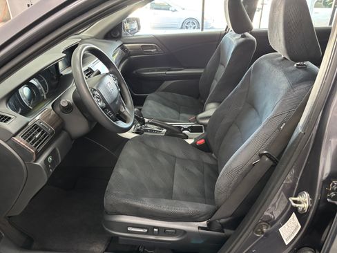 Used 2017 Honda Accord EX image 11