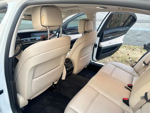 Used 2011 BMW 740Li image 16