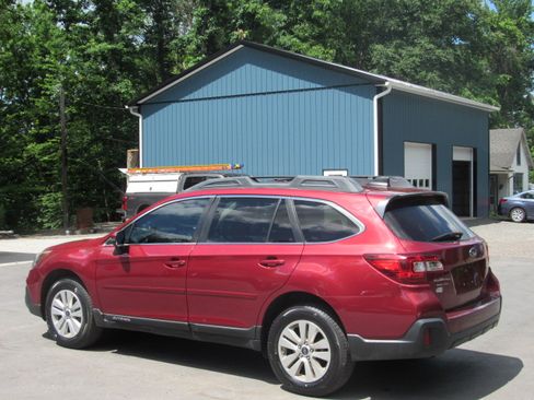 Used 2018 Subaru Outback 2.5i Premium AWD/4WD image 5