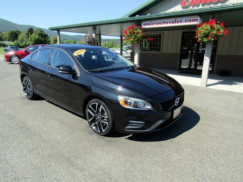 Used 2018 Volvo S60 T5 Dynamic AWD image 2