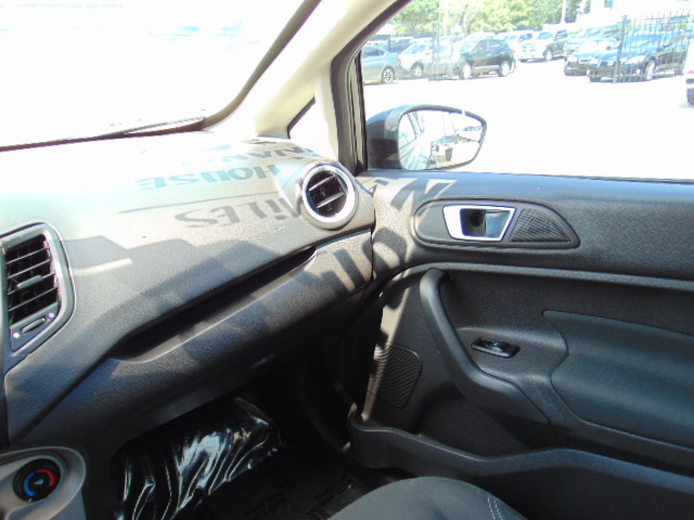 Used 2015 Ford Fiesta SE Hatchback FWD image 18