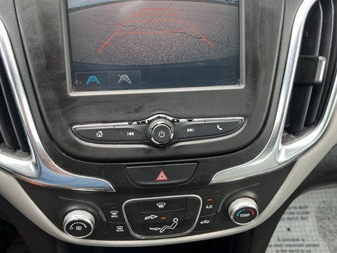 Used 2018 Chevrolet Equinox LS Sport Utility 4D FWD image 11