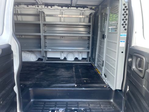 Used 2017 GMC Savana 2500 image 10