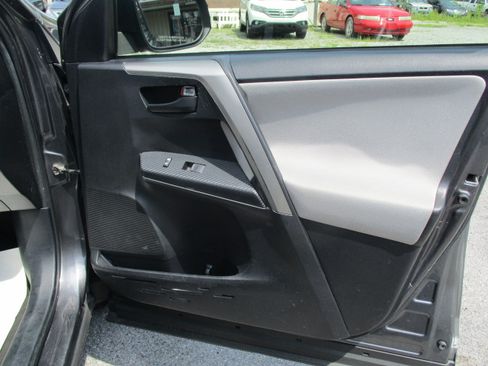 Used 2014 Toyota RAV4 AWD LE image 26