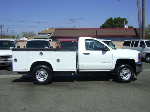 Used 2017 Chevrolet Silverado 2500 2WD Regular Cab image 2