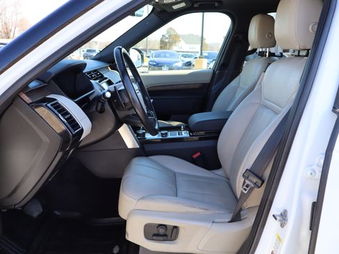 Used 2018 Land Rover Discovery HSE image 13