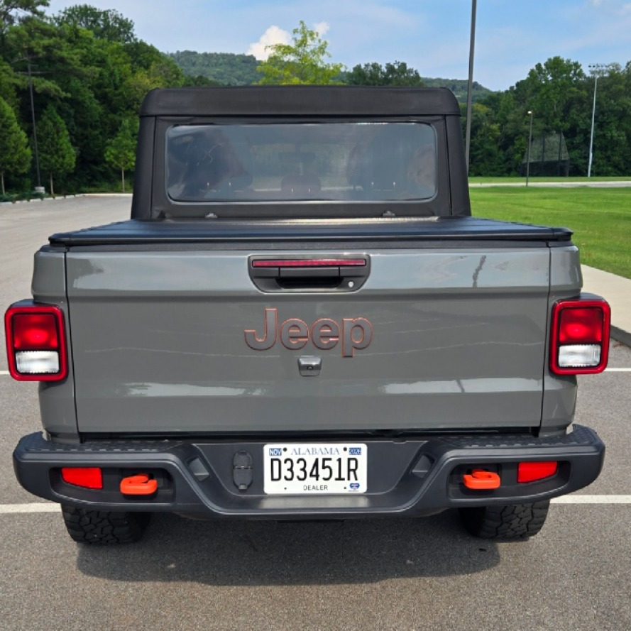 Used 2023 Jeep Gladiator Mojave AWD/4WD image 7