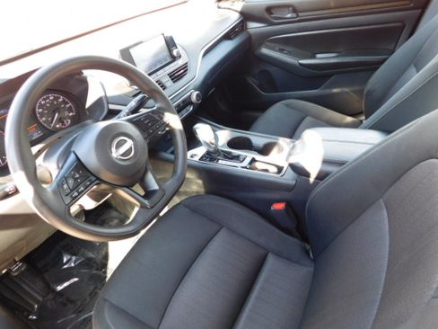 Used 2023 Nissan Altima 2.5 S FWD image 9
