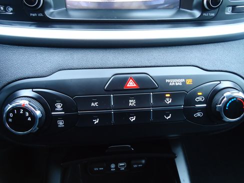 Used 2019 Kia Sorento LX image 17